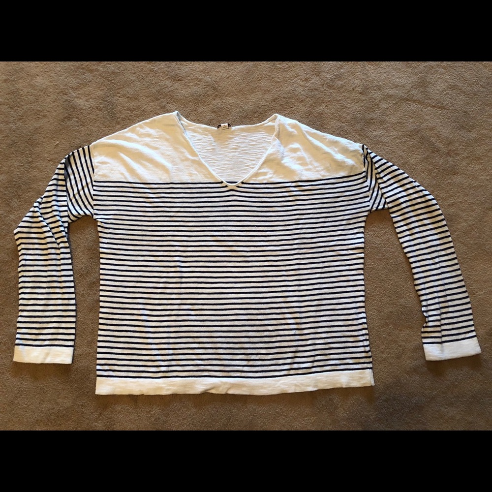 Gap lightweight stripped sweater v-neck